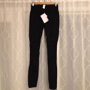 NWT Fabletics M Stirrup Legging with Floral Cutout